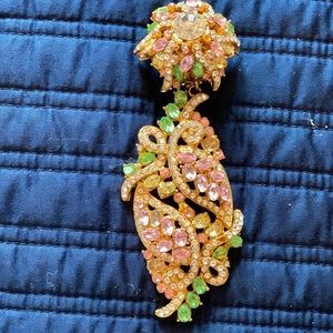 Gorgeous costume jewelry clip on earring